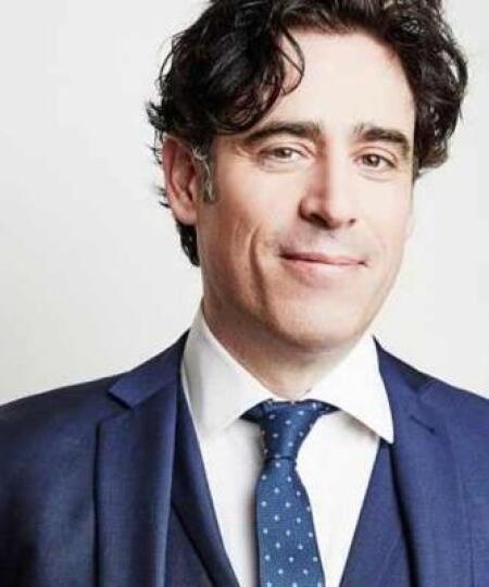 Stephen Mangan